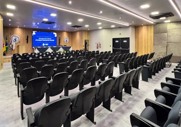 Auditório da Associação Comercial de Sorocaba (ACSO) preparado para o evento